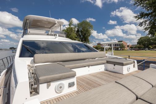 Azimut 66 image