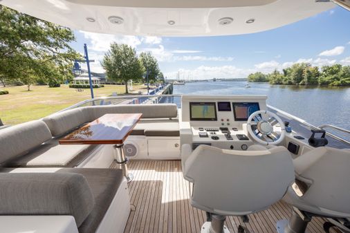 Azimut 66 image