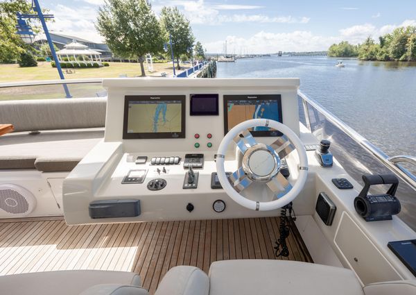 Azimut 66 image