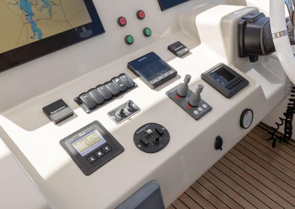 Azimut 66 image