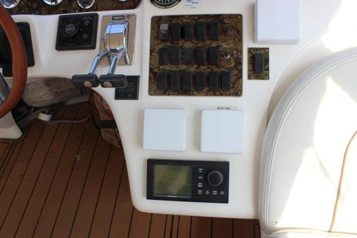 Sea Ray 420 Aft Cabin image