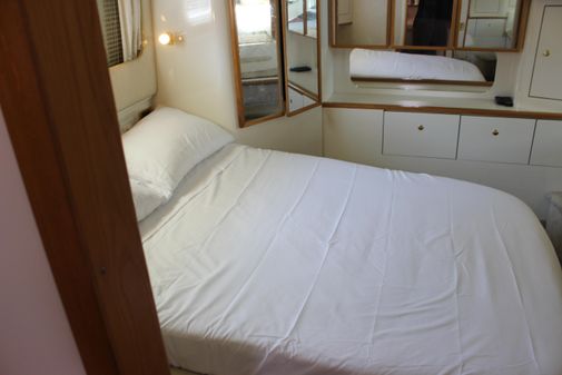 Sea Ray 420 Aft Cabin image