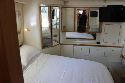 Sea Ray 420 Aft Cabin image