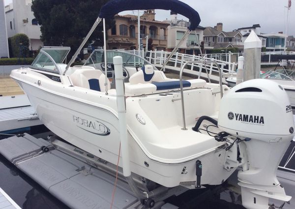 Robalo R227 Dual Console image