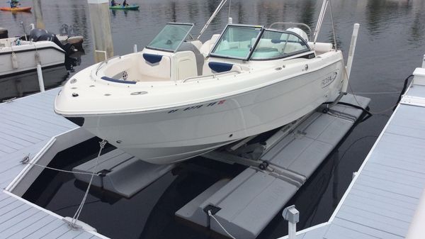 Robalo R227 Dual Console 