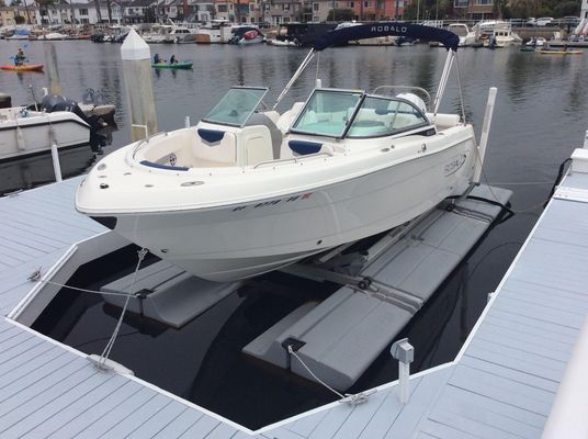 Robalo R227 Dual Console - main image