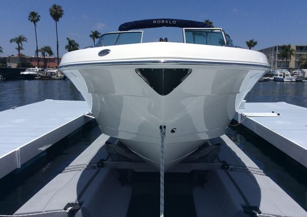 Robalo R227 Dual Console image