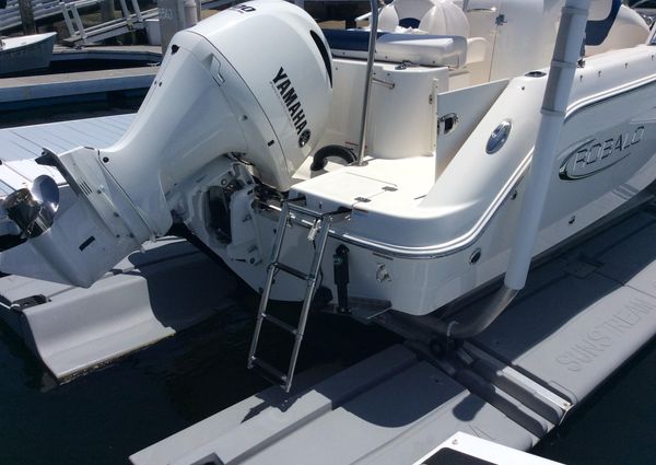 Robalo R227 Dual Console image