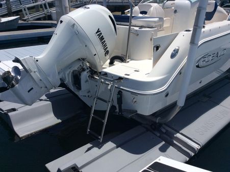 Robalo R227 Dual Console image