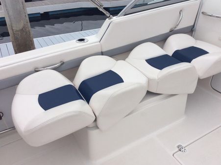 Robalo R227 Dual Console image