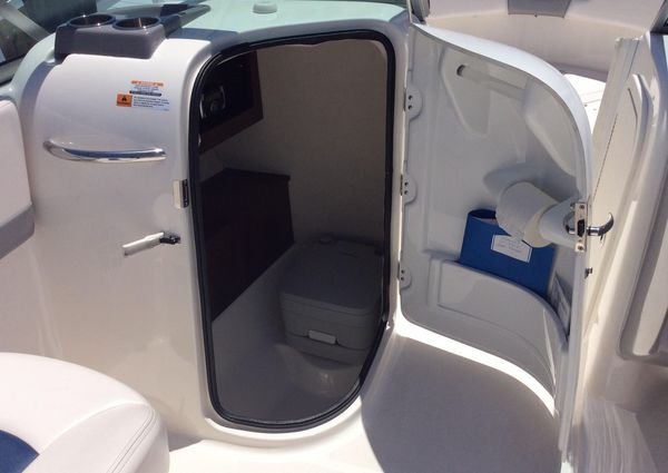 Robalo R227 Dual Console image