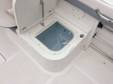 Robalo R227 Dual Console image