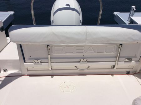 Robalo R227 Dual Console image