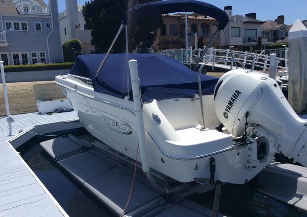 Robalo R227 Dual Console image