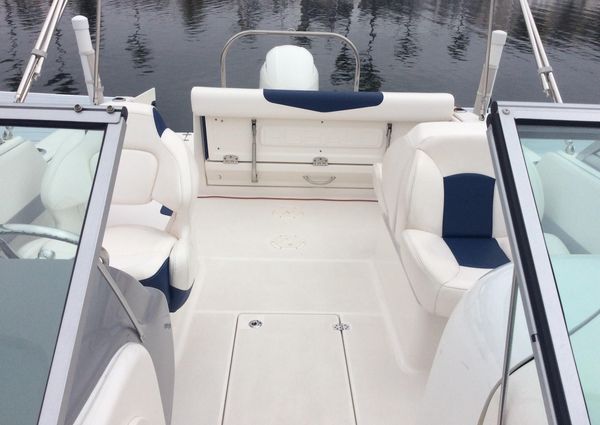 Robalo R227 Dual Console image