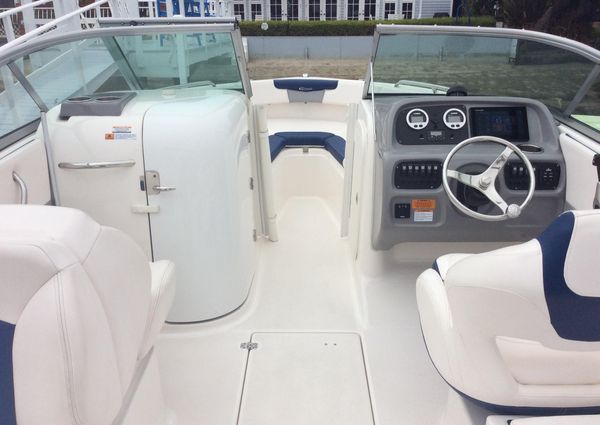 Robalo R227 Dual Console image