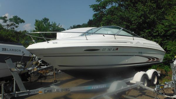 Sea Ray 215 Express Cruiser