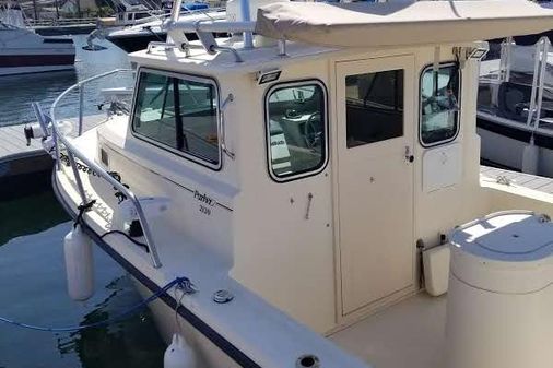 Parker 2120 Sport Cabin image