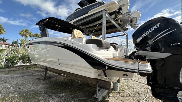 Sea Ray SDX 290 Outboard 