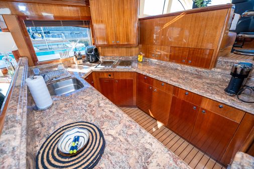 Hatteras RAISED-PILOTHOUSE-MOTORYACHT image