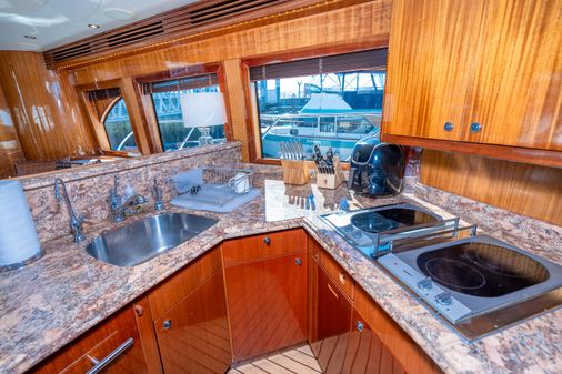 Hatteras RAISED-PILOTHOUSE-MOTORYACHT image