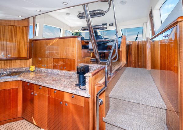 Hatteras RAISED-PILOTHOUSE-MOTORYACHT image