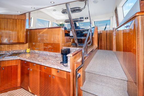 Hatteras RAISED-PILOTHOUSE-MOTORYACHT image