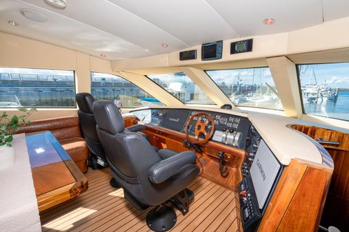 Hatteras RAISED-PILOTHOUSE-MOTORYACHT image