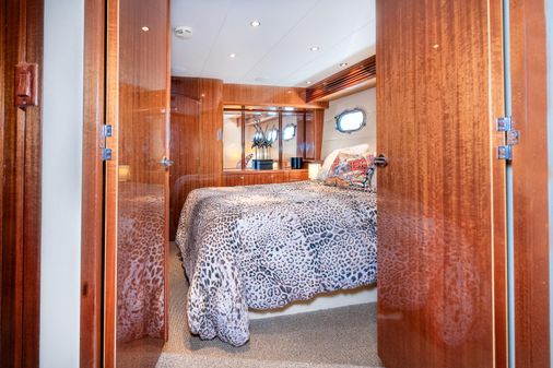 Hatteras RAISED-PILOTHOUSE-MOTORYACHT image