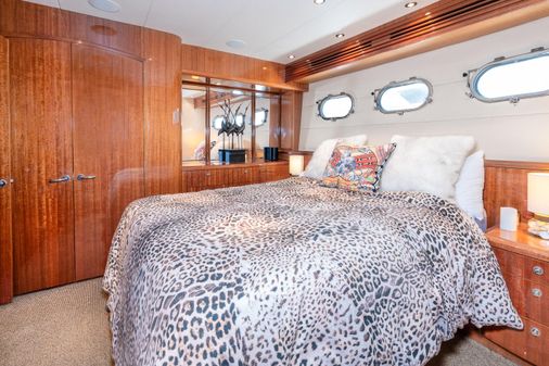 Hatteras RAISED-PILOTHOUSE-MOTORYACHT image