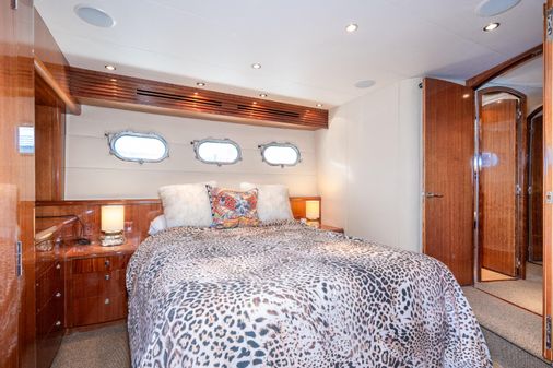 Hatteras RAISED-PILOTHOUSE-MOTORYACHT image