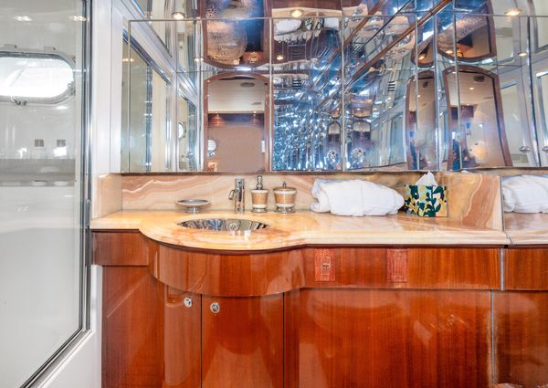 Hatteras RAISED-PILOTHOUSE-MOTORYACHT image