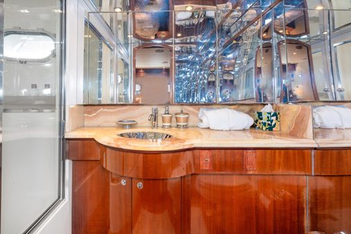 Hatteras RAISED-PILOTHOUSE-MOTORYACHT image