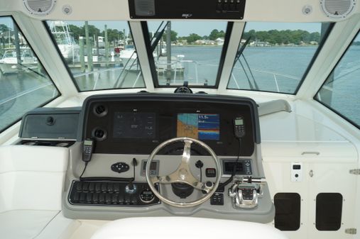 Boston Whaler 345 Conquest image
