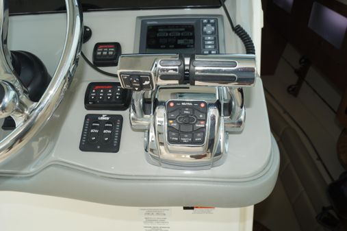 Boston Whaler 345 Conquest image