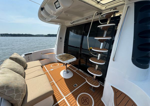 Carver 530-VOYAGER-PILOTHOUSE image