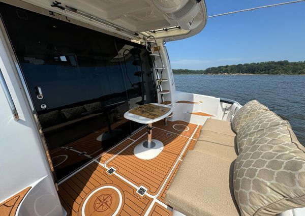 Carver 530-VOYAGER-PILOTHOUSE image