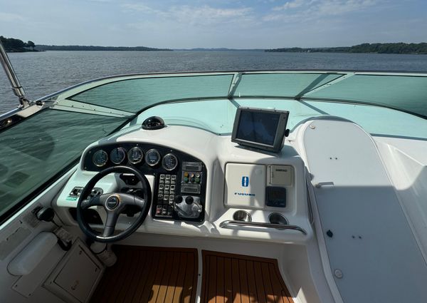 Carver 530-VOYAGER-PILOTHOUSE image