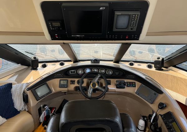 Carver 530-VOYAGER-PILOTHOUSE image