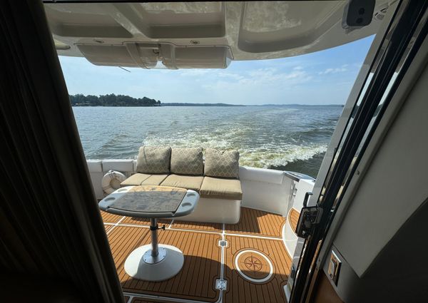 Carver 530-VOYAGER-PILOTHOUSE image