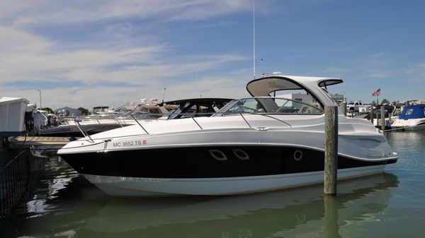 Rinker 310 Express Cruiser