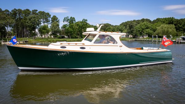 Hinckley Picnic Boat Classic 