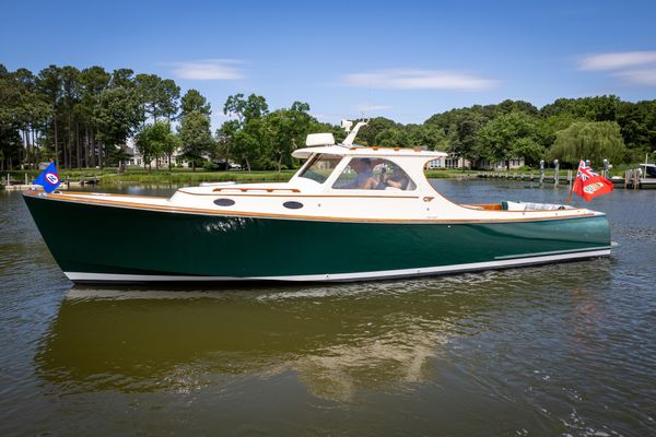 Hinckley Picnic Boat Classic - main image