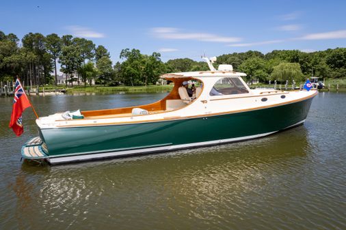 Hinckley Picnic Boat Classic image