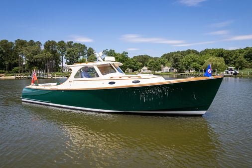 Hinckley Picnic Boat Classic image