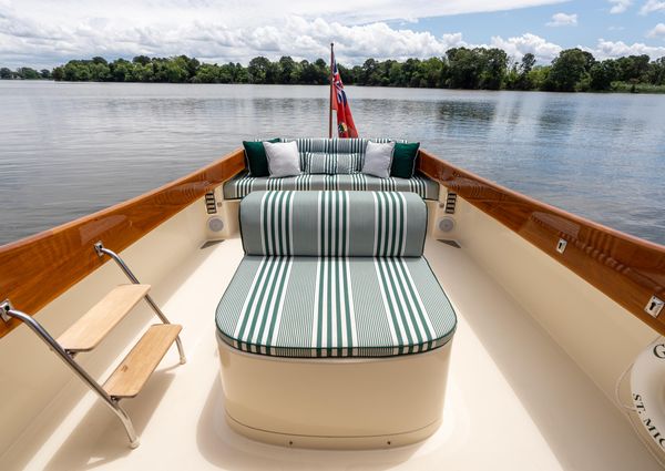 Hinckley Picnic Boat Classic image