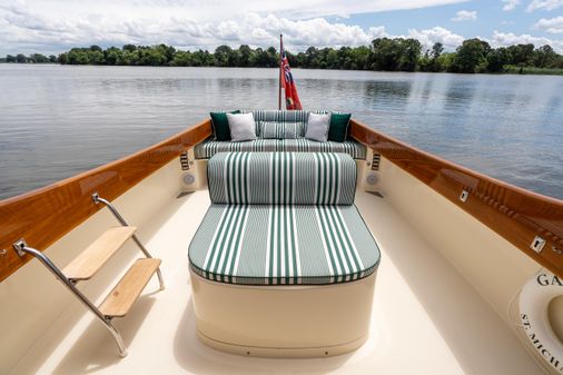 Hinckley Picnic Boat Classic image