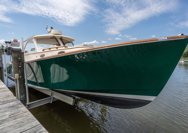 Hinckley Picnic Boat Classic image