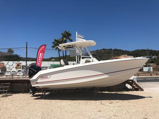 Boston Whaler 230 Outrage - main image