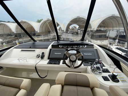 Sea Ray 450 Sedan Bridge image